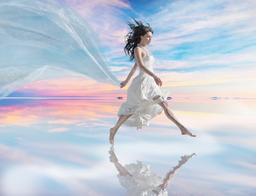 PS合成在水面上轻盈漫步的妹子缩略图